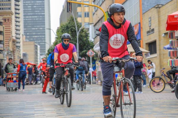 Acción pedagógica Ciclista Para en Rojo 